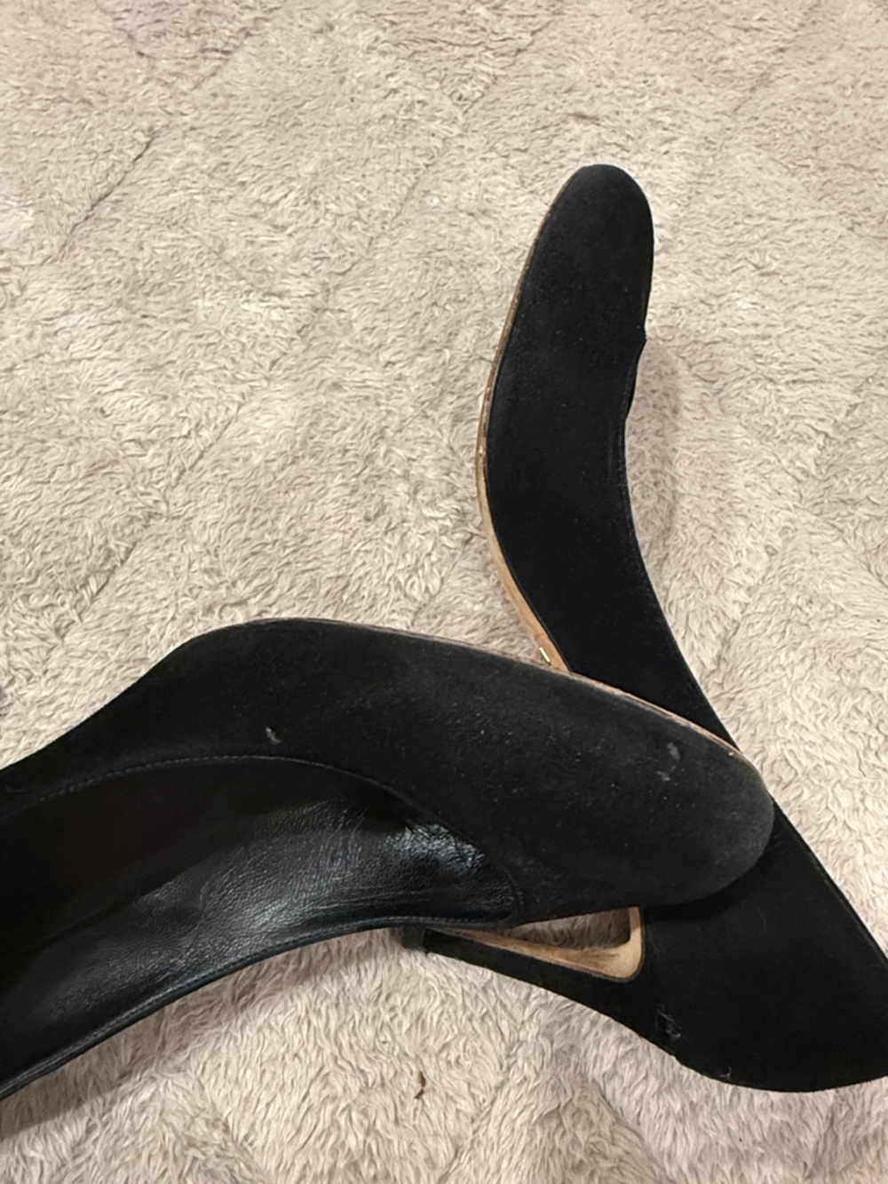 Gucci Women’s Black Suede Round -Toe Pumps - Picture 8 of 9